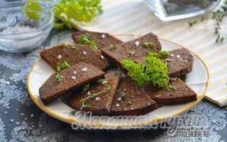 Закусочные гренки с чесноком из кусочков черного хлеба — удачная закуска к пиву и не только