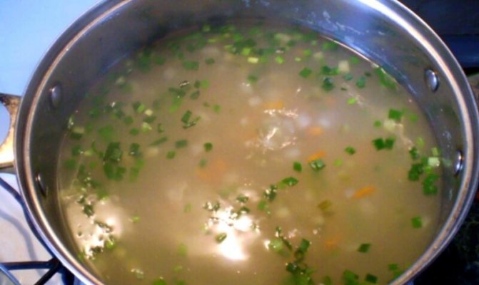 Классический рецепт рассольника с перловкой и солеными огурцами
