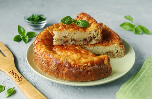 Пирог с тушенкой